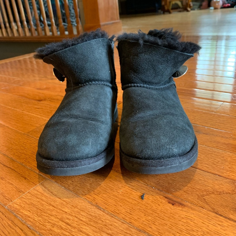 Short Black Uggs with Gemstone button, size 5 - Picture 2 of 5